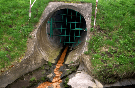 Znečisťovanie vody priemyslom na Slovensku
